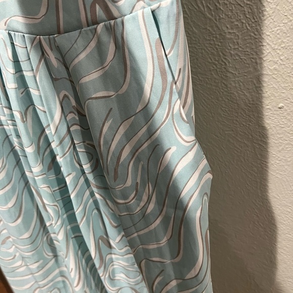 Bar III Light Blue Swirl Mini Dress Size M EUC Straps Adjust and has Pockets - Picture 3 of 3